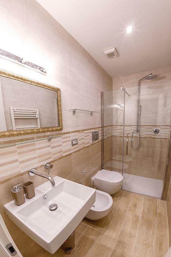 Modern Apartment Near Colosseum Rome Exterior photo